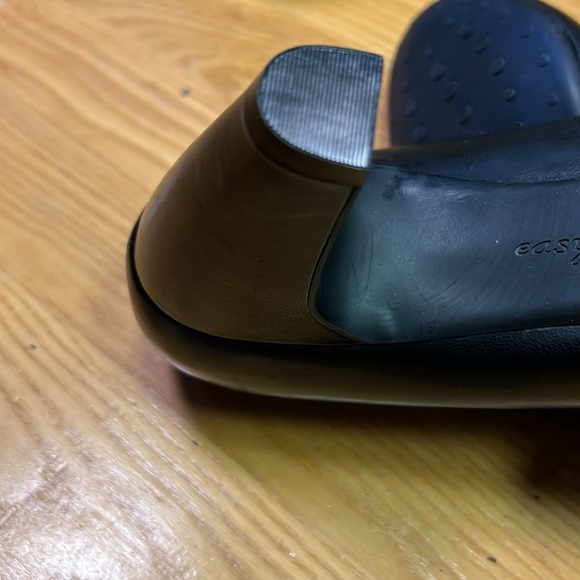 NWOT Easyspirit Anti- Gravity Black Heels. - Picture 6 of 7